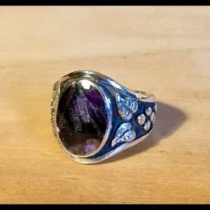 Silver ring w/ wine grape pattern and purple stone
